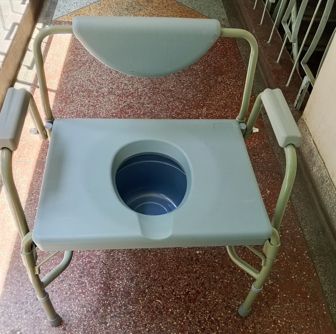 Exra wide comode chair